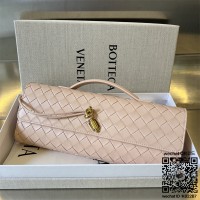 보테가베네타 BV 롱 핸들 클러치 741511