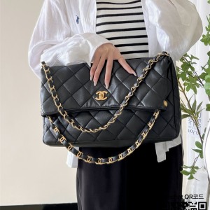 샤넬 CHANEL 신상 호보백 미디움