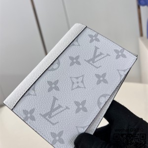 루이비통 Louis Vuitton  패스포트 커버 여권지갑 M31050