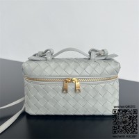 보테가베네타 BV 스트랩 장식의 베니티 케이스 789109