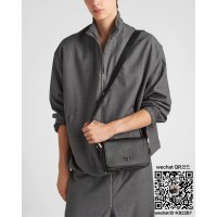 프라다 Prada 남성 가죽 메신저백 2VD065