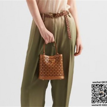 프라다 PRADA 컷아웃 모티프 파니에 가죽 미니백 1BA217