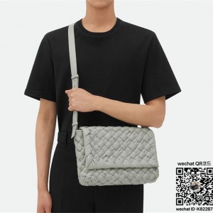 보테가베네타 BV 럼플 메신저백 776519