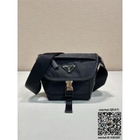 프라다 PRADA  리나일론 및 사피아노 가죽 숄더백 2VD070