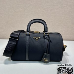 프라다 PRADA 리에디션 1978 미디엄 리나일론 및 사피아노 가죽 탑 핸들 백