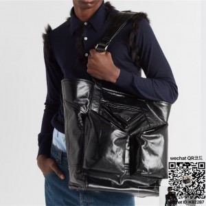 프라다 PRADA 신상 가죽 토트백 2VG120