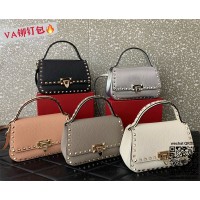 발렌티노 Valentino  락스터드 탑핸들백 토트백