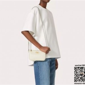 발렌티노 Valentino  미니 브이로고 시그니처 송아지 가죽 크로스바디 백