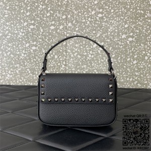 발렌티노 Valentino  스몰 가라바니  락스터드 그레인 메탈릭 송아지 가죽 크로스 바디 백