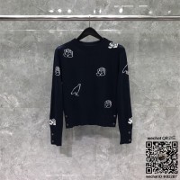 톰브라운 THOM BROWNE 스웨터