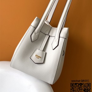 펜디 FENDI 신상 미니 오리가미백 8092B68