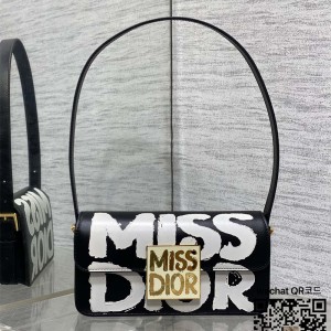 디올 DIOR 신상 Miss Dior 플랩백