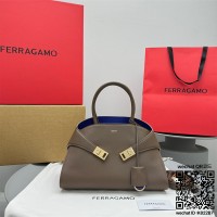 페라가모 허그 탑 핸들백 (S) 스몰