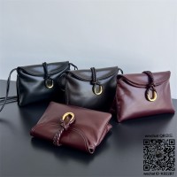 보테가베네타 스몰 리베르타 크로스바디백 806030