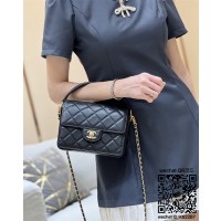 샤넬 CHANEL 핸들 장식의 미니 플랩 백 AS5165