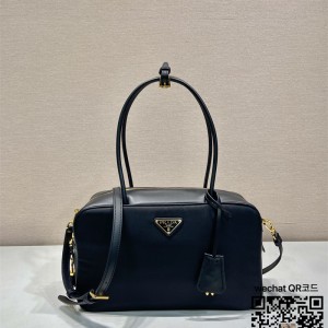 프라다 신상 미디엄 리나일론 및 가죽 탑 핸들 백 1BB132