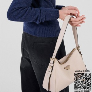 프라다 에메 미디엄 가죽 숄더백 1BC229