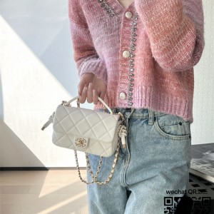 샤넬 신상 미니  핸들 장식 플랩백  AS5317