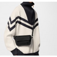 루이비통 파일럿 웨어러블 월릿 M83563