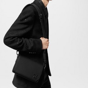 루이비통  테이크오프 메신저 PM M24769