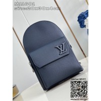 루이비통 파일럿 슬링백 M11601