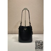 프라다 미디엄 가죽백 1BE080