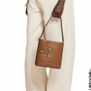 구찌 73 스몰 버킷백 833665