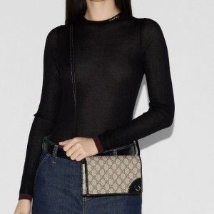 구찌 GG 엠블럼 레더 스트랩 디테일 지갑 크로스백 820688