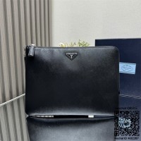 프라다  라지 사피아노 가죽 파우치 2NH023