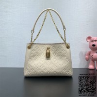 루이비통 애니타임 숄더백 PM M14414