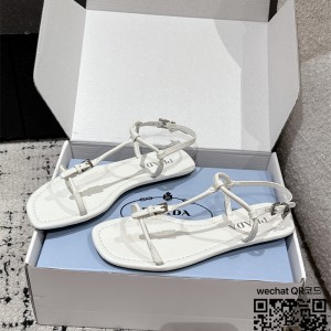 프라다 힐 샌들 슬리퍼