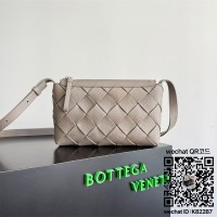 보테가베네타 블랙 그레인 디아고 지퍼 메신저 백  837112