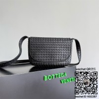 보테가베네타 남성 베네토 플랩 메신저 백 블랙 843836