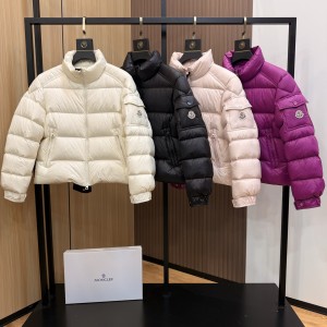 몽클레어  페트라 시리즈 패딩 90%거위털