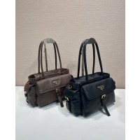 프라다 익스플로어 미듐 리나일론 레더 토트백 블랙 1BG596