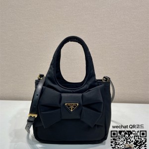 프라다 PRADA 신상 스몰 패딩 소프트 리나일론 미니백 1BA359