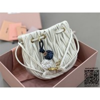 미우미우 마틀라세 나파 가죽 파우치