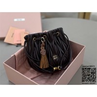 미우미우 마틀라세 나파 가죽 파우치