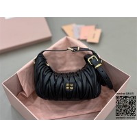 미우미우 5NE026 마틀라세 나파 레더 파우치백