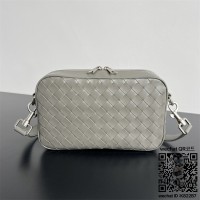 보테가베네타 남성 스몰 인트레치아토 카메라 백 755923