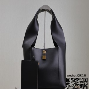 생로랑 탠저 Tanger 패드락 팬던트 레더 숄더백 블랙 773686