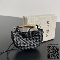 보테가베네타 미니어처 사르딘 크로스바디백 참 장식 836834