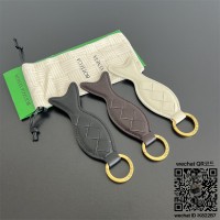 보테가베네타 키링 물고기 열쇠고리 806109