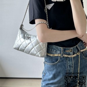 샤넬 25SS 호보백 체인 미니백 AS5528