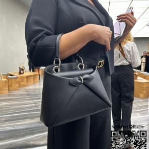 디올 2026 신상 라시갈 리본 핸들백