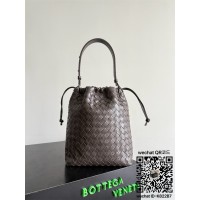 보테가베네타 드로우스트링 버킷 백 836020