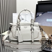 프라다 라지 가죽 토트백 1BG604