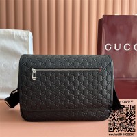 구찌 플랩 클로저 엠보스드 크로스백 850235