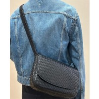 보테가베네타 남성 베네토 플랩 메신저 백 블랙 843836