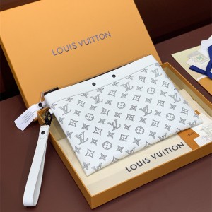 루이비통 포쉐트 투고 엠보소드 모노그램 M81570